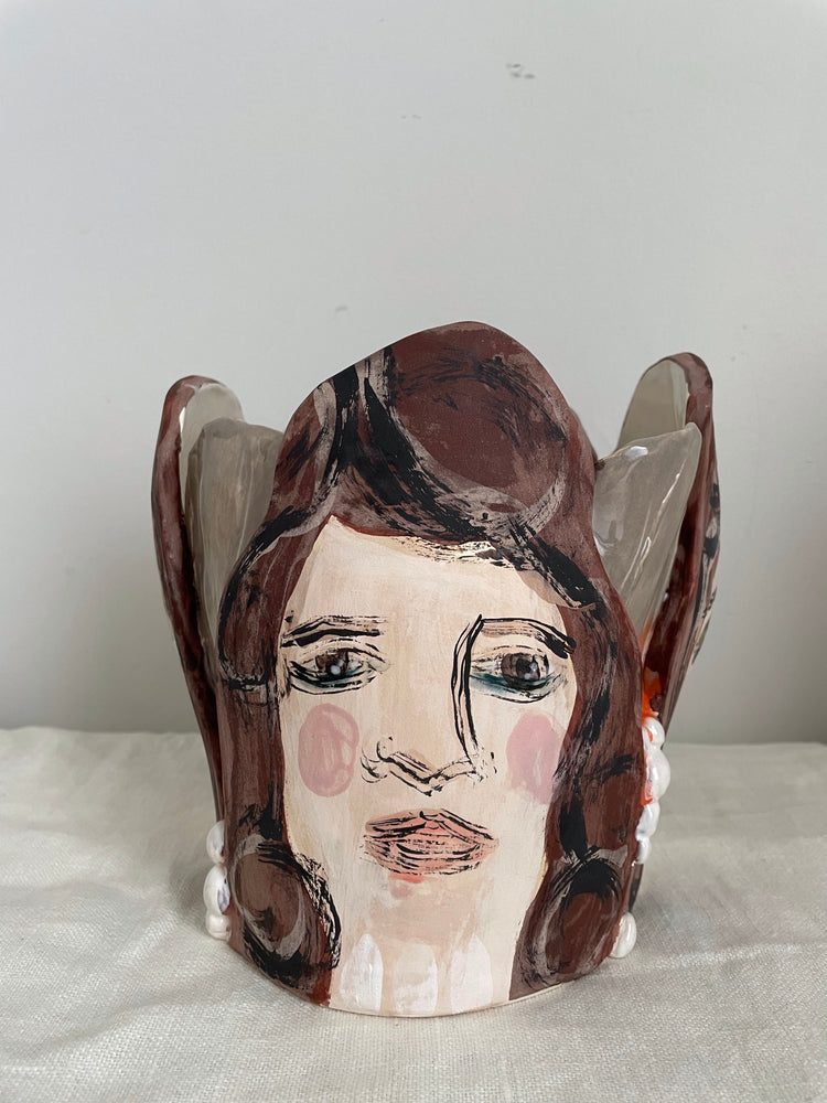 4HEADS (Oval Shape, Grey Shiny Shapes in Background)